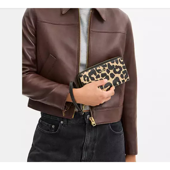 Coach Long Zip Around Wallet With Leopard Print In Leather + Wrist Strap CBT24 - Picture 6 of 6